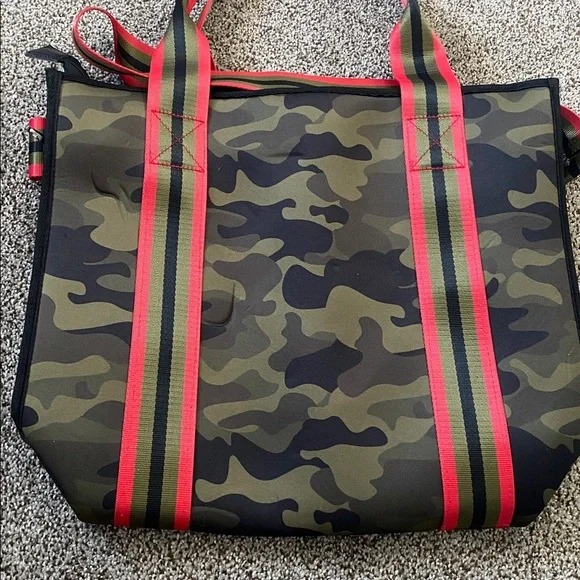 HAUTE SHORE Camouflage Tote Bag with Red and Green Stripes - Picture 4 of 8